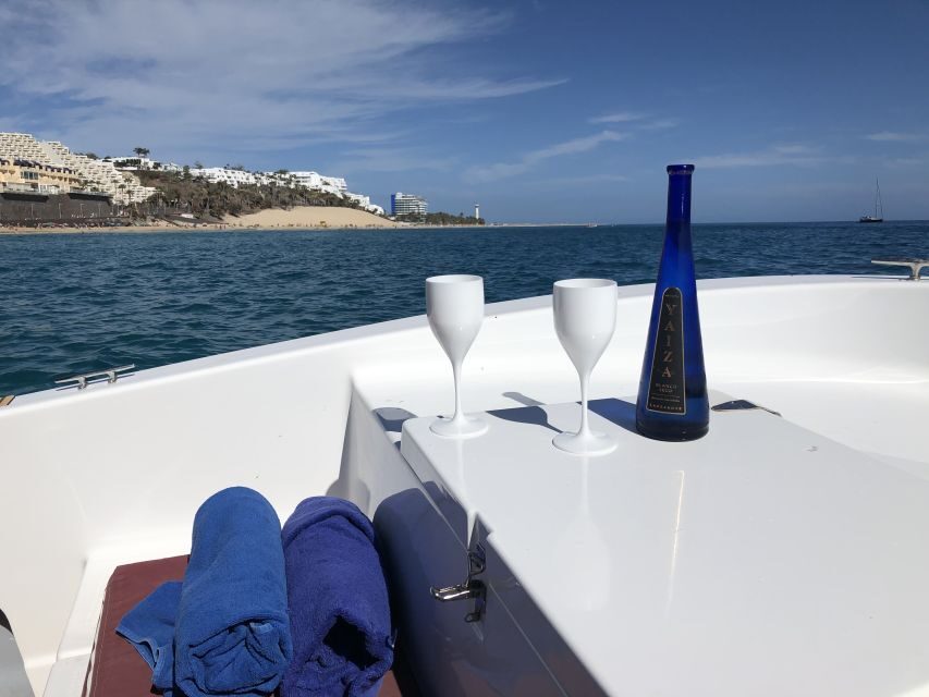 Fuerteventura : Boat Rental without skipper - The core plan: Jandía Natural Park cruise, swimming, snorkel, and dolphin searching