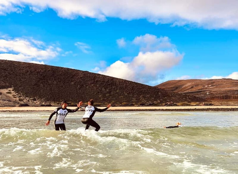 La Pared: Classic Surf Lesson in the South of Fuerteventura - Beach Coaching: Lying, Paddling, and Catching Waves